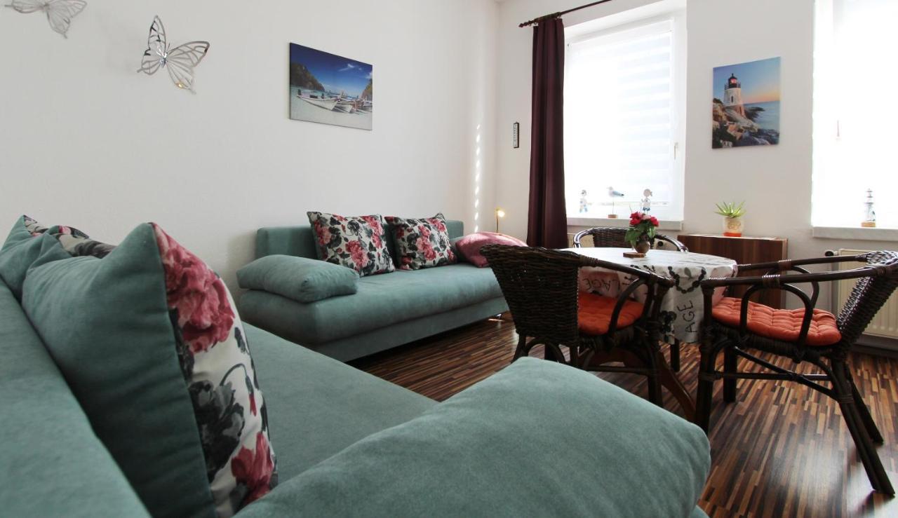 Ferienwohnung Familienwohnung Kröpelin エクステリア 写真