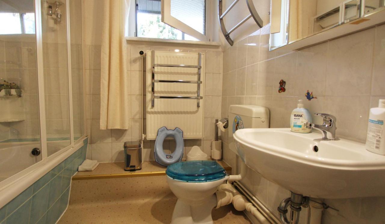 Ferienwohnung Familienwohnung Kröpelin エクステリア 写真
