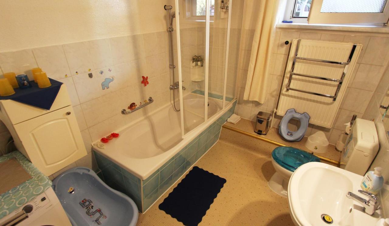 Ferienwohnung Familienwohnung Kröpelin エクステリア 写真