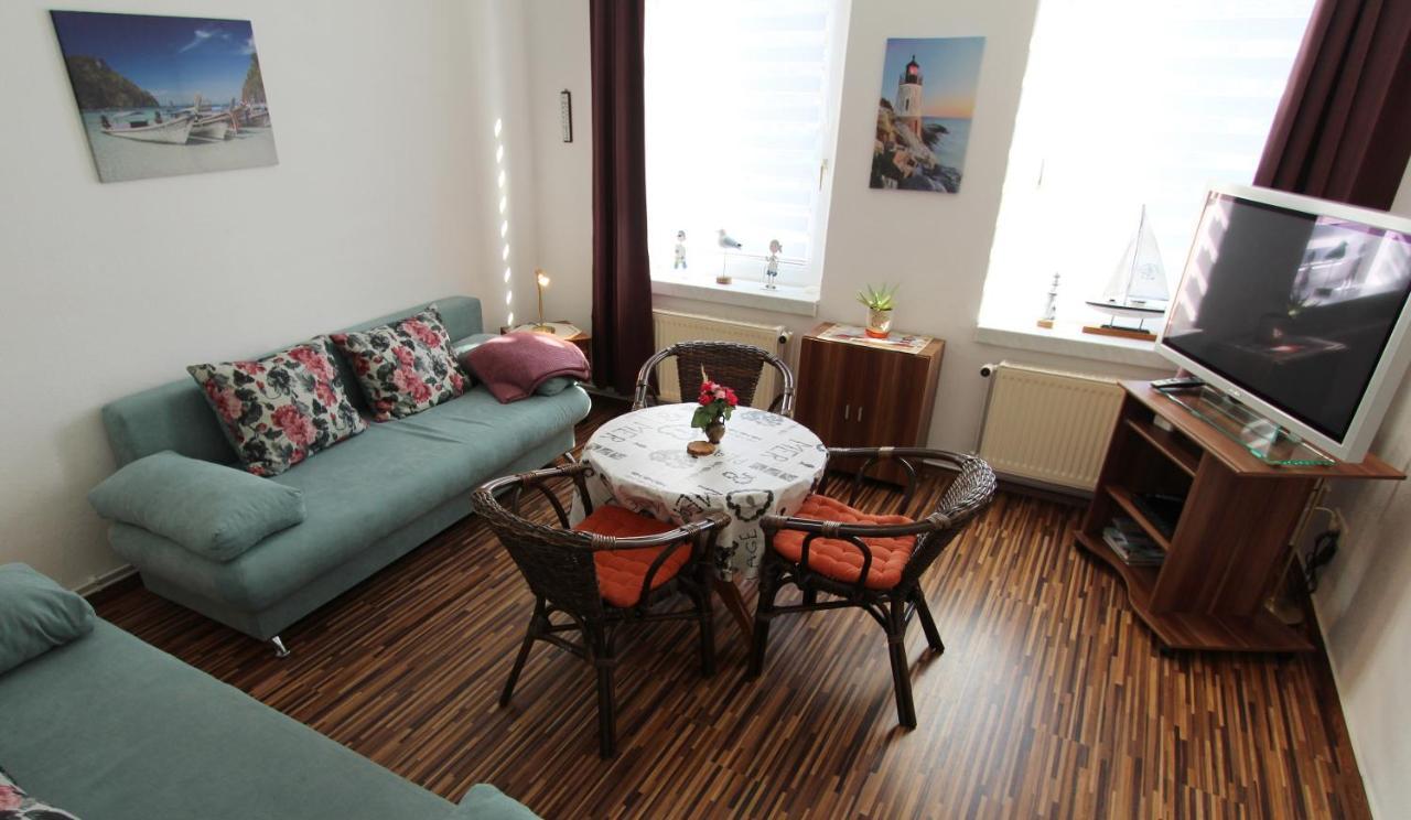 Ferienwohnung Familienwohnung Kröpelin エクステリア 写真