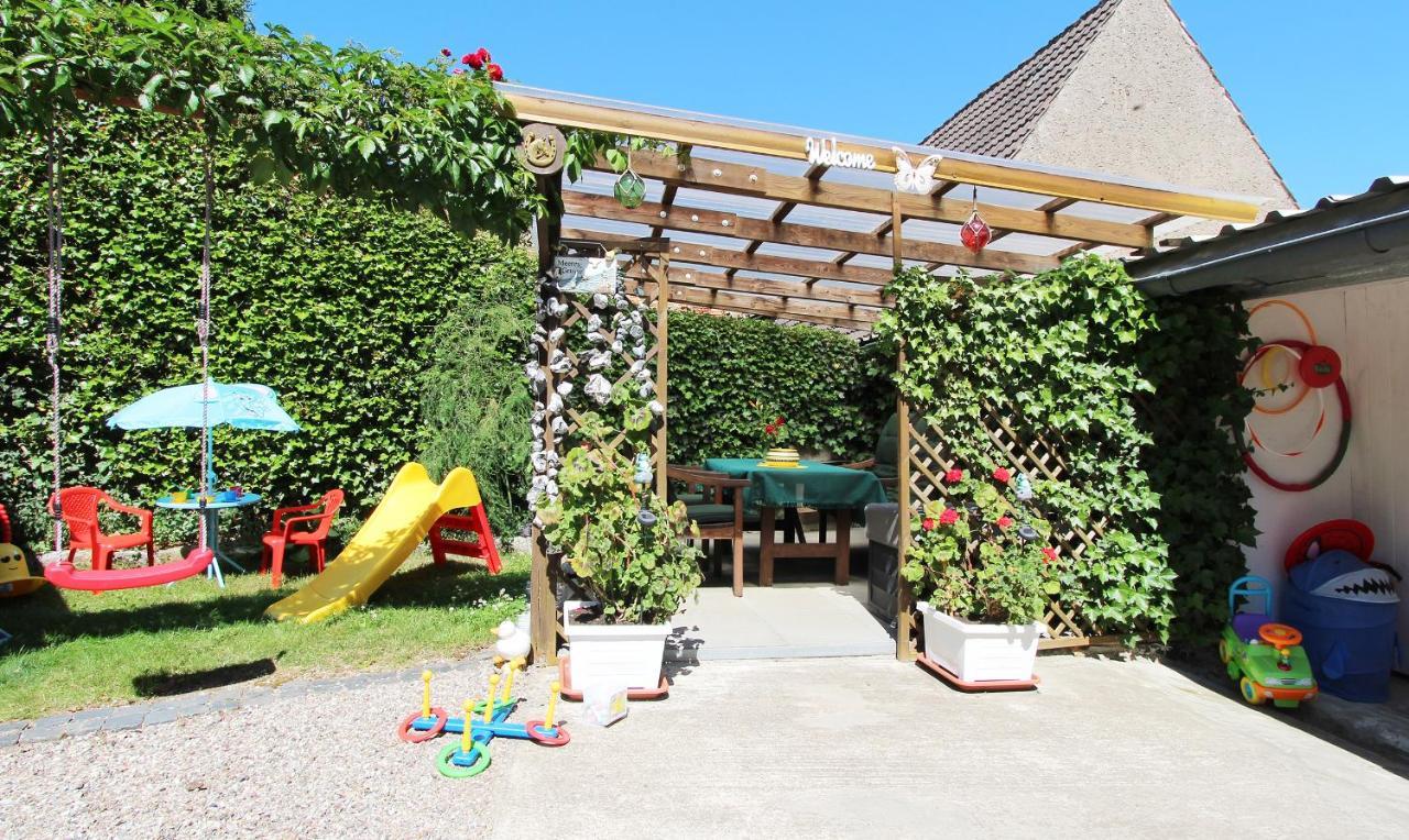 Ferienwohnung Familienwohnung Kröpelin エクステリア 写真